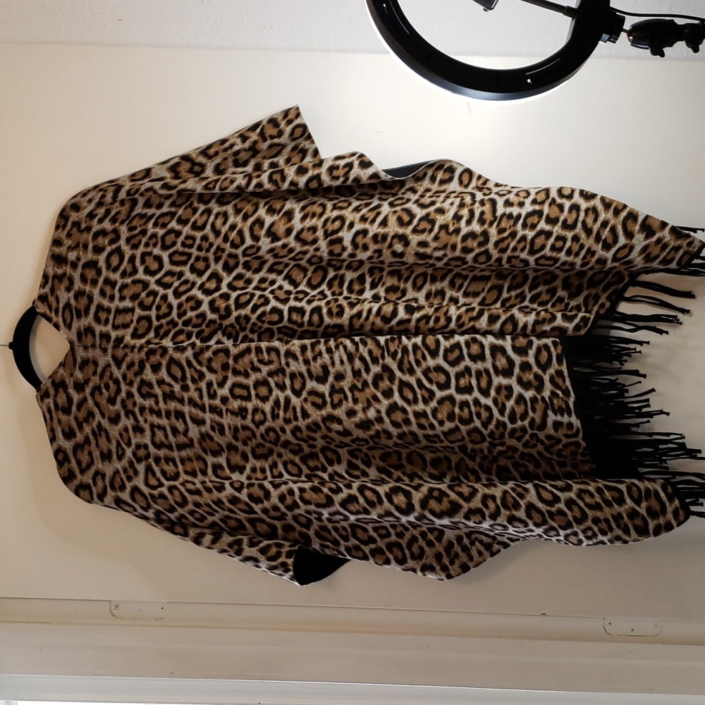 Chico's Leopard Reversible Ruana - Picture 5 of 7